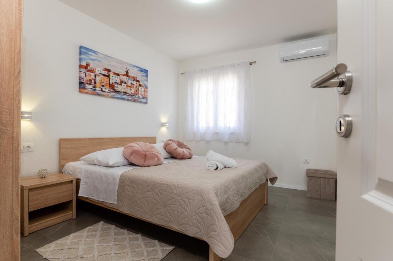 Apartment Vuletin Kaštela Esterno foto