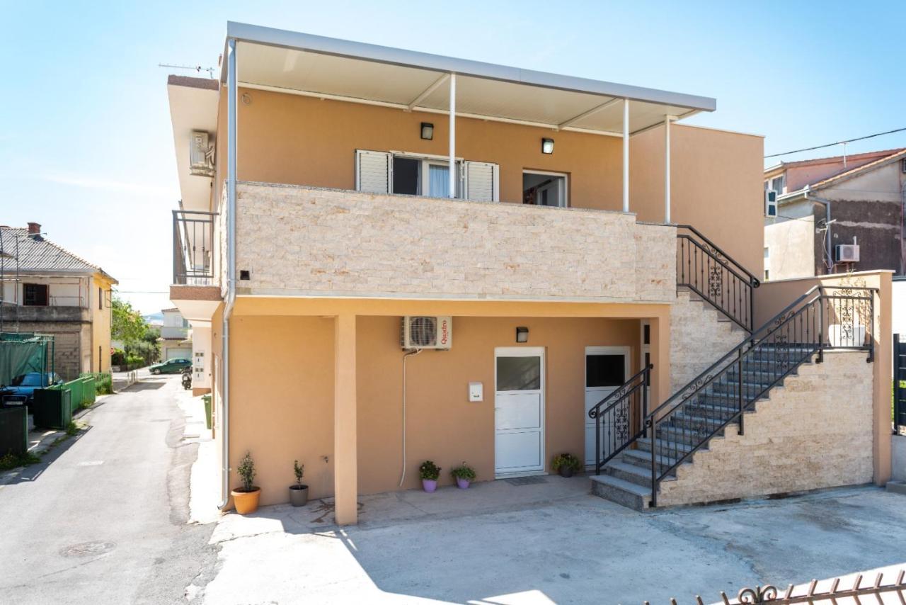 Apartment Vuletin Kaštela Esterno foto