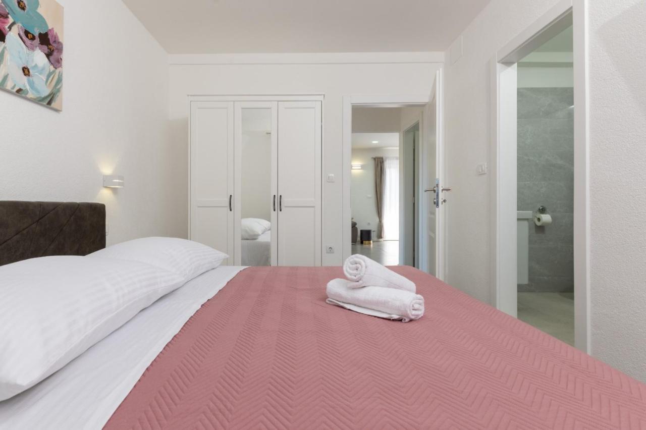 Apartment Vuletin Kaštela Esterno foto