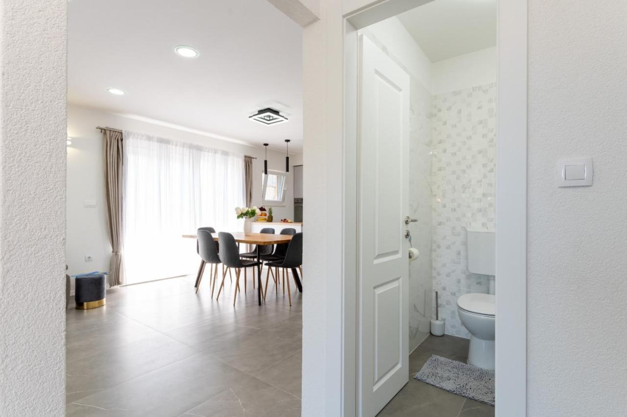 Apartment Vuletin Kaštela Esterno foto