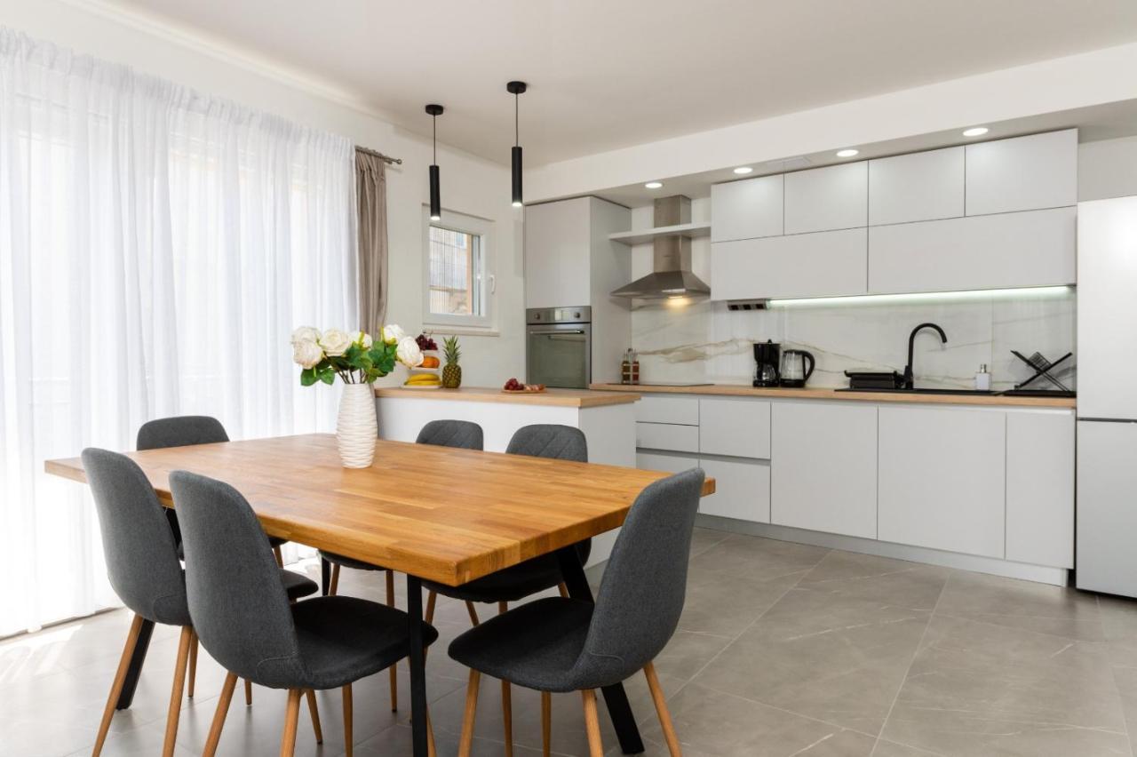 Apartment Vuletin Kaštela Esterno foto