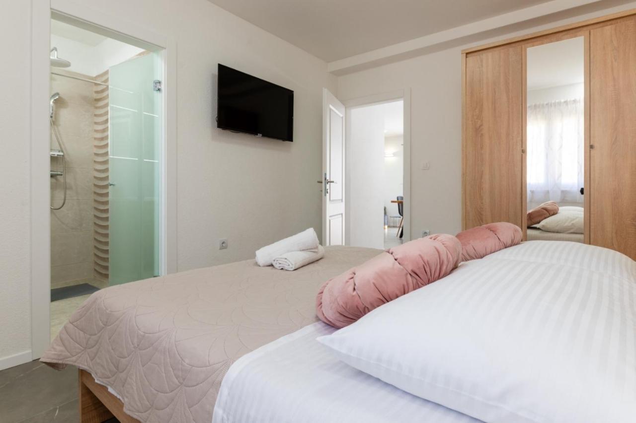 Apartment Vuletin Kaštela Esterno foto