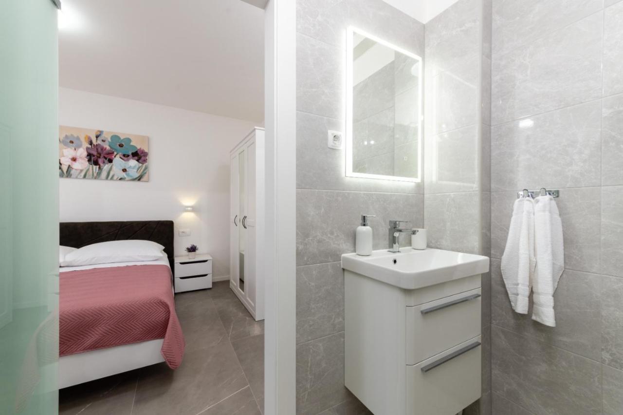 Apartment Vuletin Kaštela Esterno foto