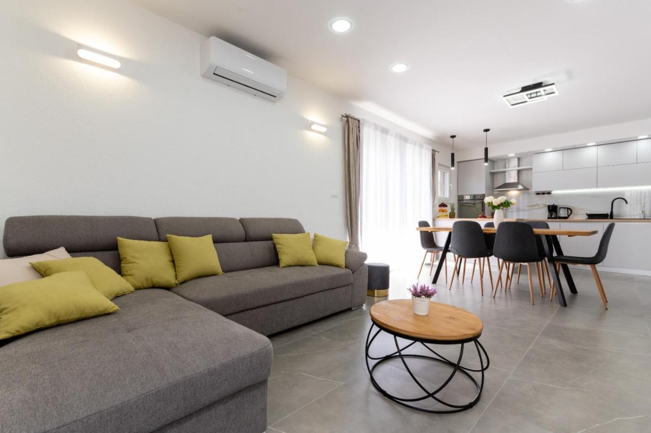 Apartment Vuletin Kaštela Esterno foto