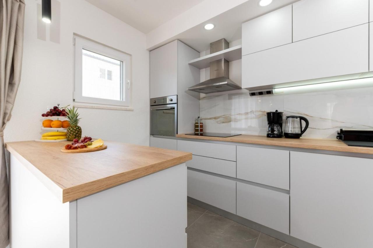 Apartment Vuletin Kaštela Esterno foto