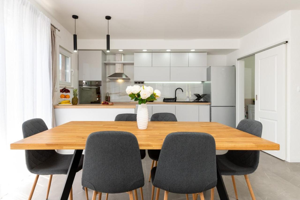 Apartment Vuletin Kaštela Esterno foto